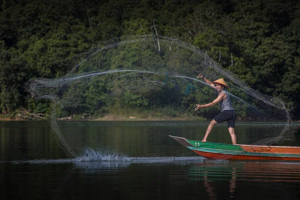 Balıkçılar Ağları Kullanarak Balık Yakalamak Için Birlikte Çalışırlar Güney Kalimantan — Stok fotoğraf