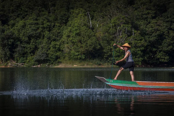 Nelayan Bekerja Sama Untuk Menangkap Ikan Menggunakan Jaring Kalimantan Selatan — Stok Foto