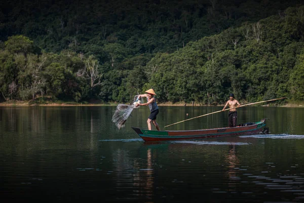 Fischer Arbeiten Zusammen Fische Mit Netzen Fangen Südkalimant Indonesien Mai — Stockfoto