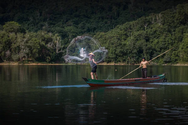 Pescadores Trabalham Conjunto Para Capturar Peixes Usando Redes South Kalimant — Fotografia de Stock