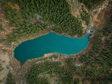 Kazakistan 'daki eşsiz dağ gölü Kaindy.