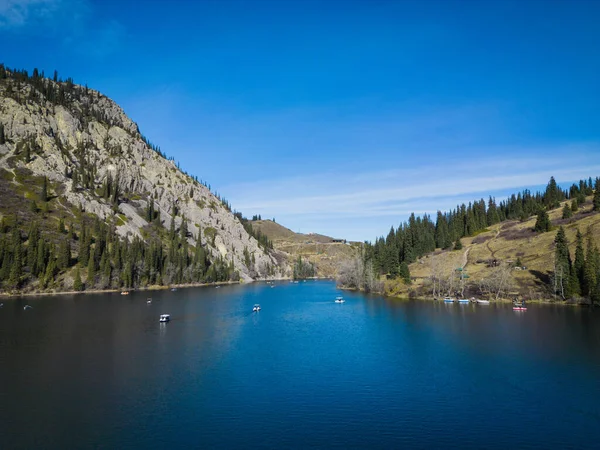 Kolsai dağları Kazakistan 'daki Ulusal Doğal Parkı göller.