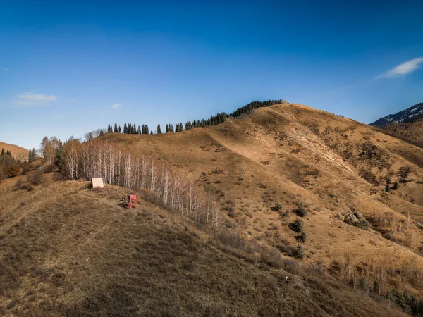 Tian Shan Medeu 'daki Serkebai Dağı.