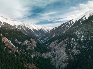 Kazakistan 'da eşsiz dağlar vadisi Kaindy