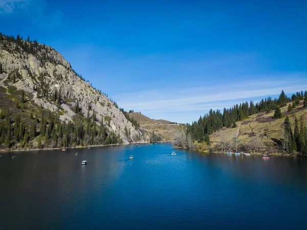 Kolsai dağları Kazakistan 'daki Ulusal Doğal Parkı göller.