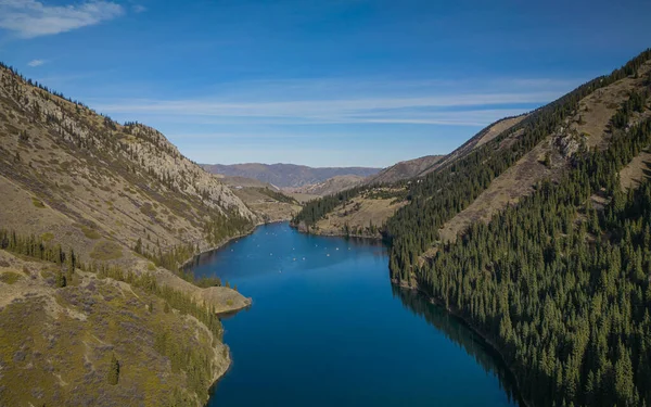 Kolsai dağları Kazakistan 'daki Ulusal Doğal Parkı göller.