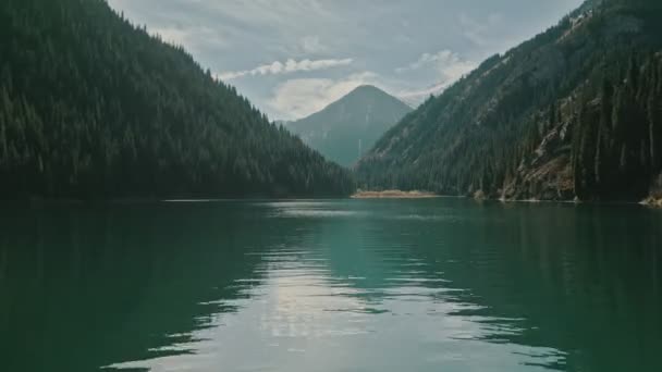 Amazing Mountain Lake Kolsai Lakes National Park Cazaquistão — Vídeo de Stock