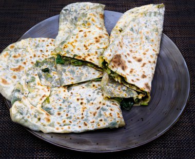 Farklı yeşillikli ekmek - 