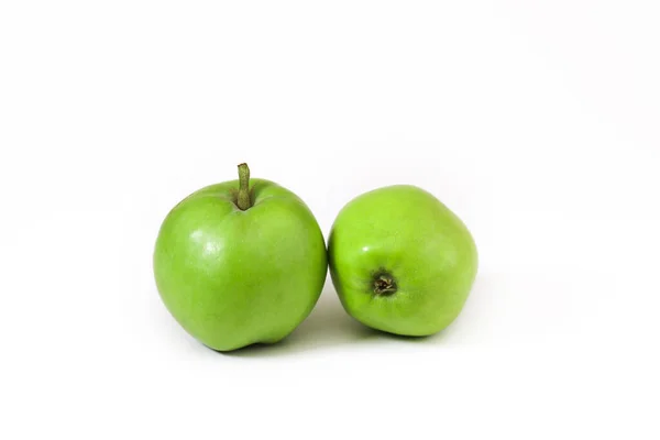 Malá Zelená Jablka Bílém Pozadí Detailní Záběr — Stock fotografie