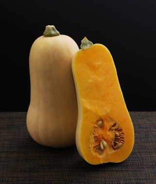 Koyu renk bir ışıkta balkabağı 