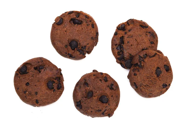 Dunkle Kekse Mit Schokoladenstücken Auf Weißem Hintergrund Geringe Tiefenschärfe — Stockfoto