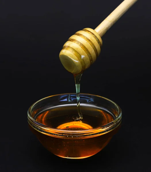 Flowing Honey Spoon Dark Light Shallow Depth Field — Stock Photo, Image