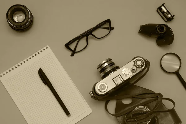Câmera Filme Antigo Com Acessórios Óculos Com Dioptrias — Fotografia de Stock