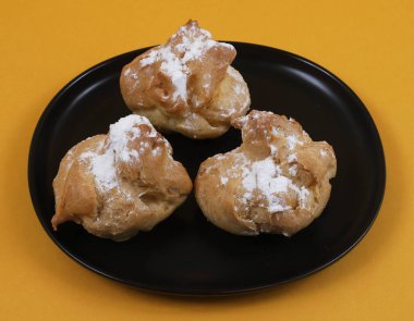 Ev yapımı kremalı ekler. Yakın plan.