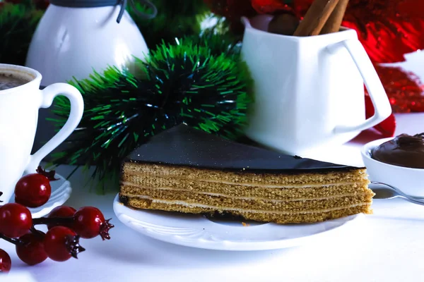 Pastel Leche Pájaro Plato Blanco Mesa Navidad Para Año Nuevo — Foto de Stock