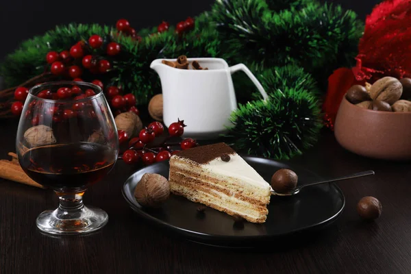 Gâteau Café Sur Une Assiette Noire Sur Table Noël Pour — Photo