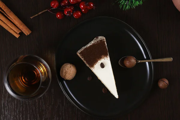 Pastel Café Plato Negro Mesa Navidad Para Año Nuevo Primer — Foto de Stock