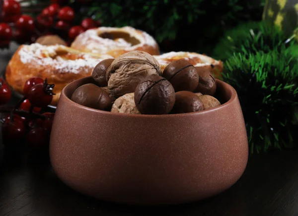 Noix Macadamia Noix Dans Bol Argile Sur Table Noël Pour — Photo
