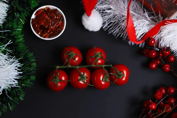 Tomates Cerises Mûres Avec Une Branche Sur Table Noël Nouvel — Photo