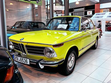 Prag, Çek Cumhuriyeti - 08 Mart 2024: Fabrika durumundaki BMW E10 arabası, 1966
