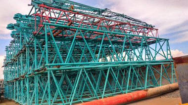 Sürüngen vinç patlamasının bir bölümünü yerleştirin, vinç kaldırma aralığını genişletmek için kullanılır.