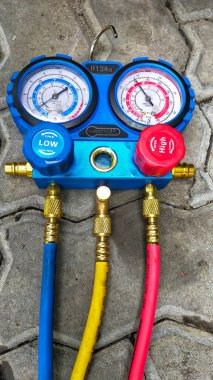 Freon enjektörü için klima düzenleyici.