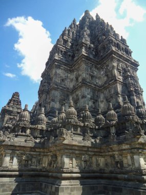 Endonezya 'daki Java adasında Yogyakarta yakınlarındaki Candi Prambanan tapınağı.