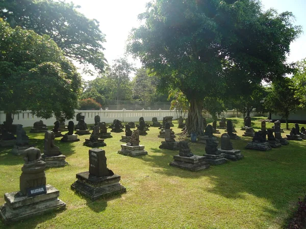 Pequeña Estatua Parece Cementerio Buddhist Prambanan Templo Complejo Templo Más —  Fotos de Stock