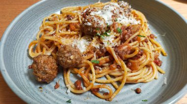 Close up photo of spaghetti and meatballs serve at the plate.
