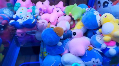 Crane Claw machine arcade price various colorful cute doll.