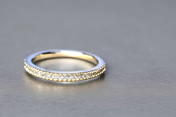 Stunning Close Shot Single Wedding Rings Delicately Intertwined Symbolize Everlasting — Stock Photo, Image