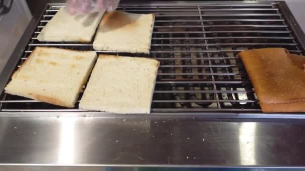 Process Toasting Multiple Bread Using Heat Grill Machine Flipping Bread — Stockvideo