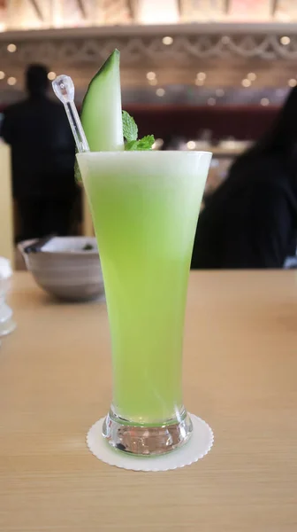 Bicchiere Succo Melone Verde Ristorante Sfondo Dolce Molto Rinfrescante — Foto Stock