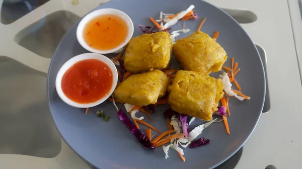 Fried Stuffed Tofu Chili Sauce Plate Served Table — Foto de Stock