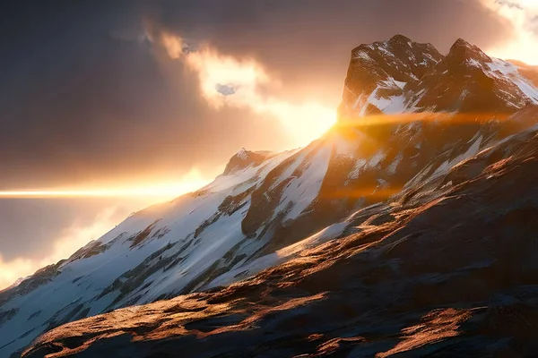 曇天の夕日と山の背景の風景 — ストック写真