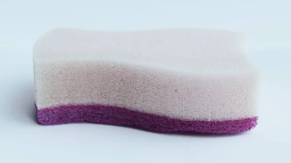 Губка Пурпурной Пены Изолированная Белом Очистки Мытья Посуды — стоковое фото