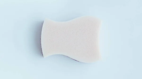 Magenta Köpük Süngeri Bulaşık Yıkamak Temizlemek Için Beyaza Izole Edilmiş — Stok fotoğraf
