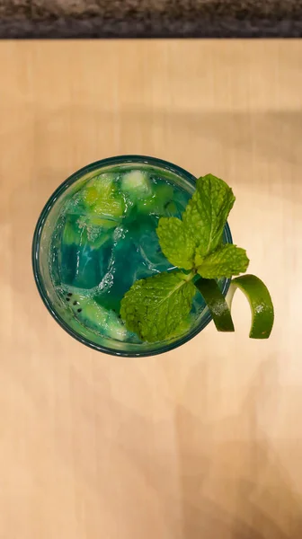 Bevanda Mocktail Litchi Blu Composta Succo Arancia Litchi Curacao Blu — Foto Stock