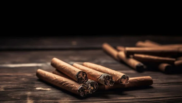 Деякі Сигарети Ручної Роботи Ізольовані Студійний Знімок Дерев Яного Фону — стокове фото