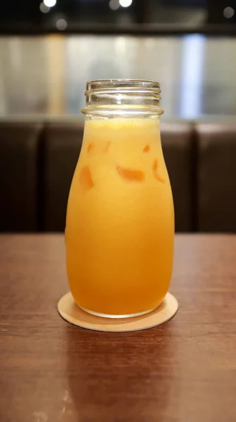 Gezond Geel Sinaasappelsap Een Glazen Fles — Stockfoto