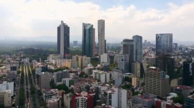 Güzel bir Mexico City gün batımının havadan görüntüsü