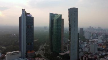 Güzel bir Mexico City gün batımının havadan görüntüsü