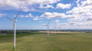 Rüzgar türbinlerinin aşırı hızlanması kırsal alanda yenilenebilir enerji üretiyor