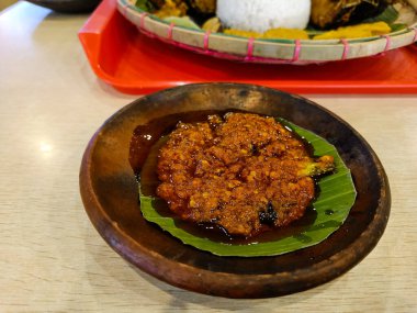 Fried chili sauce on the black earthenware plate