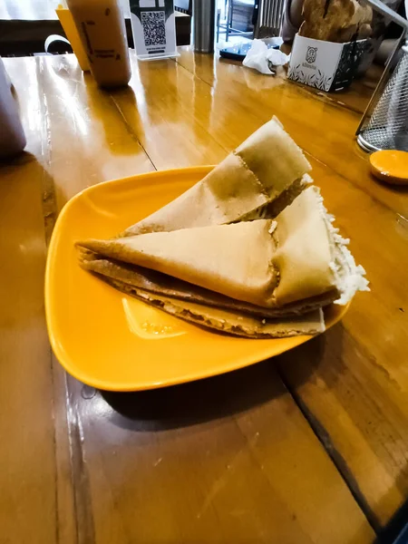 Torta Croccante Croccante Sul Tavolo — Foto Stock