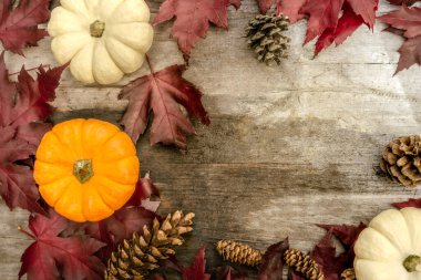 Su dalgası hava kabarcıkları oluşturur ve beyaz arka planda izole edilmiş bir şekilde su sıçratır. Mavi su dalgası soyut arkaplan Whit üzerinde izole