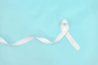 Beyaz kurdeleli akciğer kanseri farkındalığı ayı. Sağlık ve Tıp Konsepti.