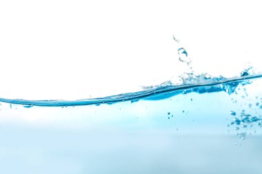 Su sıçraması ve hava kabarcıkları beyaz arka planda izole edilmiş. Mavi su dalgası soyut arkaplan Whit üzerinde izole