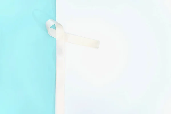 Miesiąc Świadomości Raka Płuc Białą Wstążką Koncepcja Opieki Zdrowotnej Medycyny — Zdjęcie stockowe