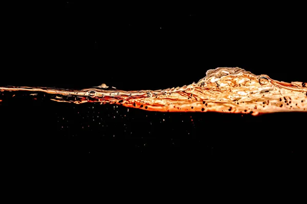 Брызги Масла Пузырьки Воздуха Изолированы Черном Фоне Желтая Вода Золотая — стоковое фото